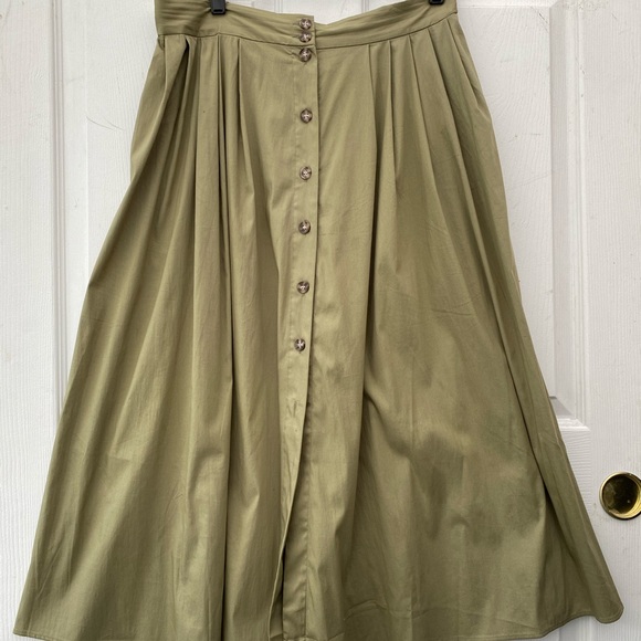 H&M Dresses & Skirts - NWT H&M button-front midi-length Cotton skirt 12